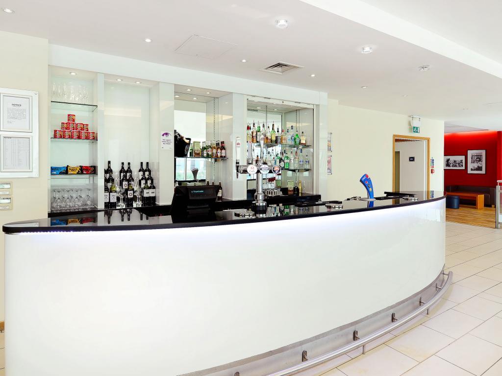 Ramada Encore Milton Keynes Eksteriør bilde
